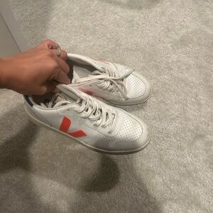 Vejas size 40 ( size 9 womens)